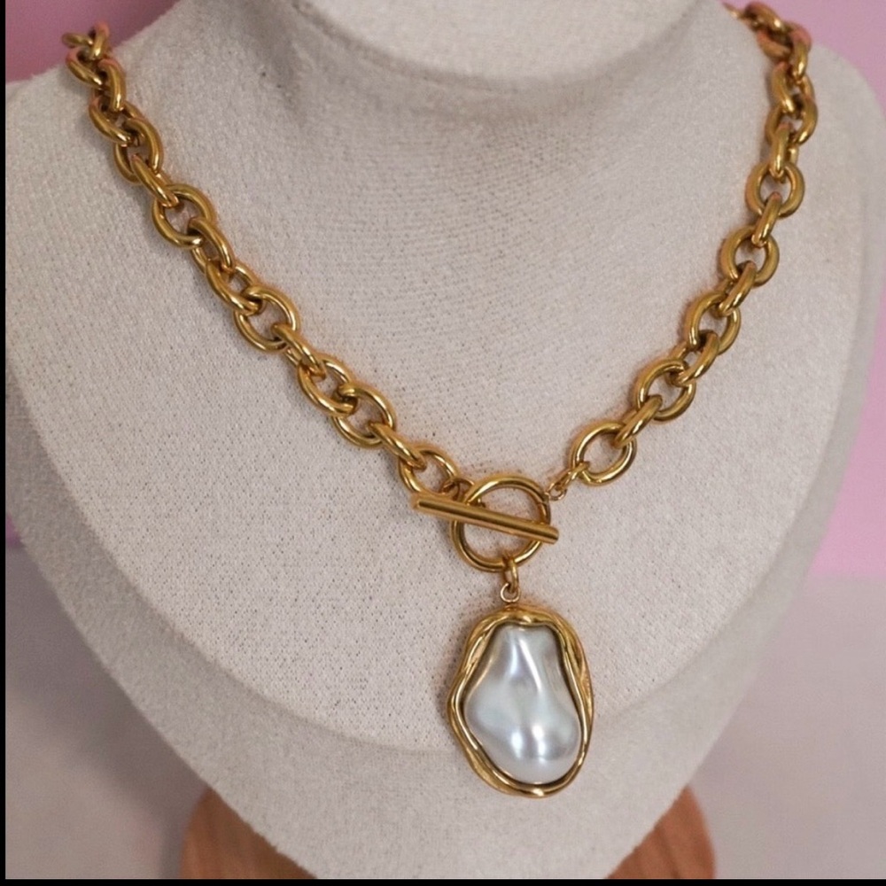 Toggle Chunky Necklace with Pearl Pendant